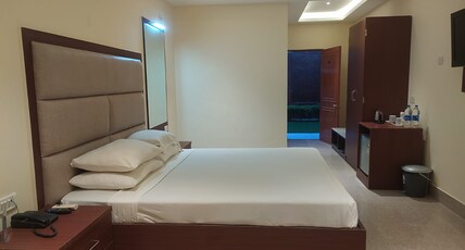 Indo Hokke Hotel Room Type - DELUXE DOUBLE ROOM