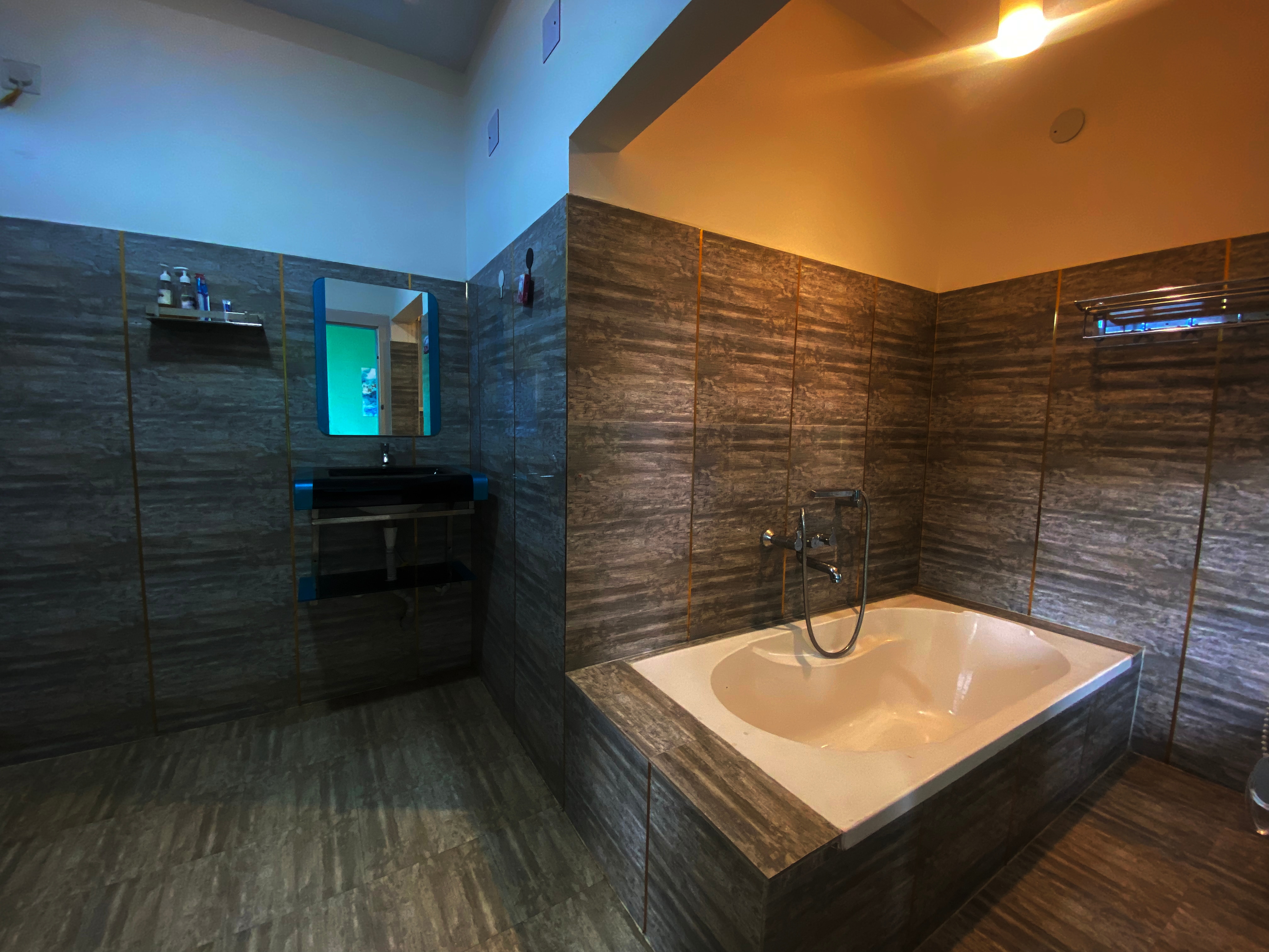 Citrine Hotel - 10 minutes from Railway Station - Tap to explore photos