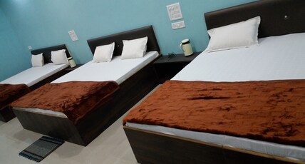 Hotel Holidays Inn Room Type - Triple Bed Non Ac