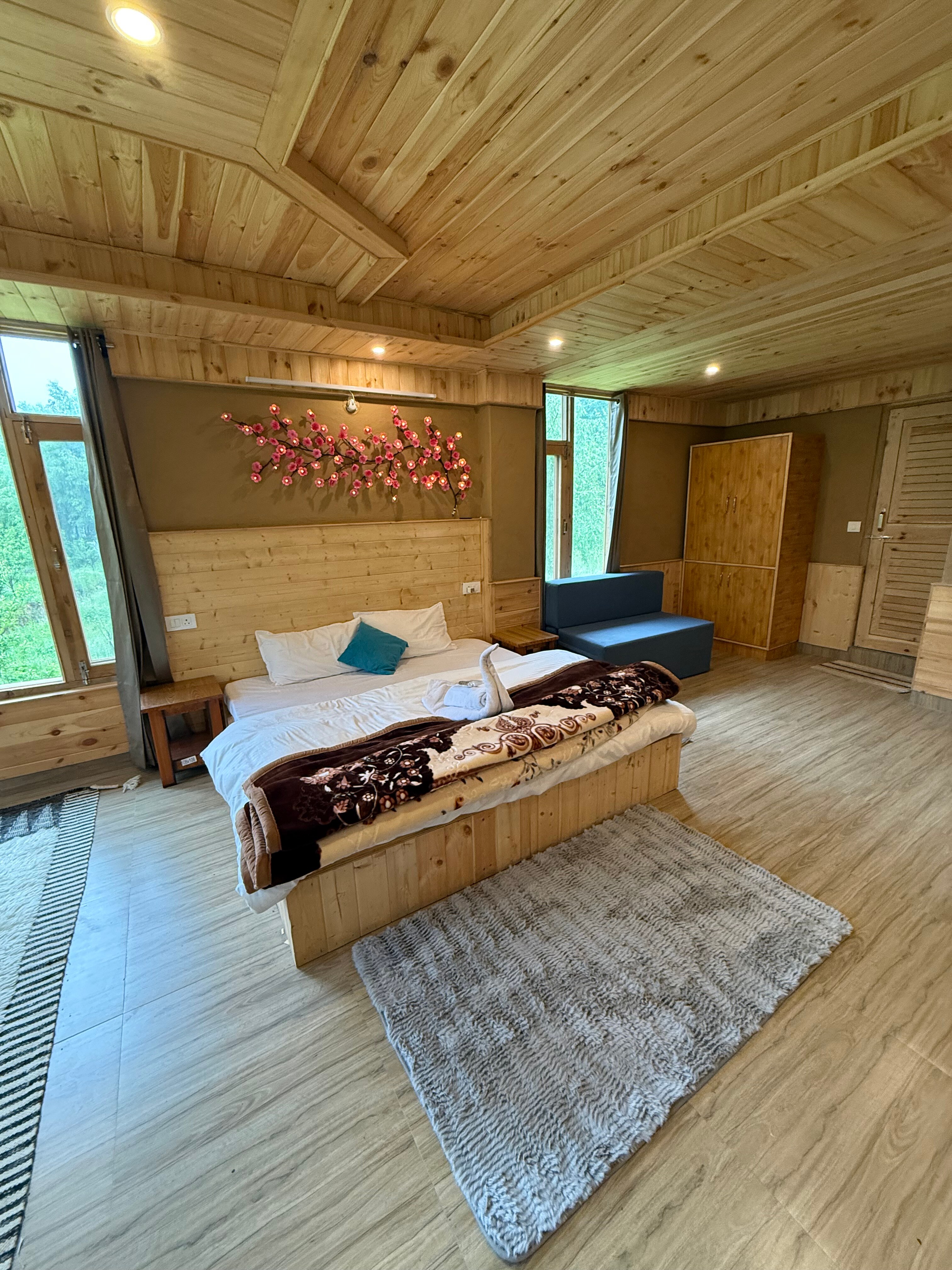 The Nomads Haven 4 Rooms Cottage in Old Manali - Tap to explore photos