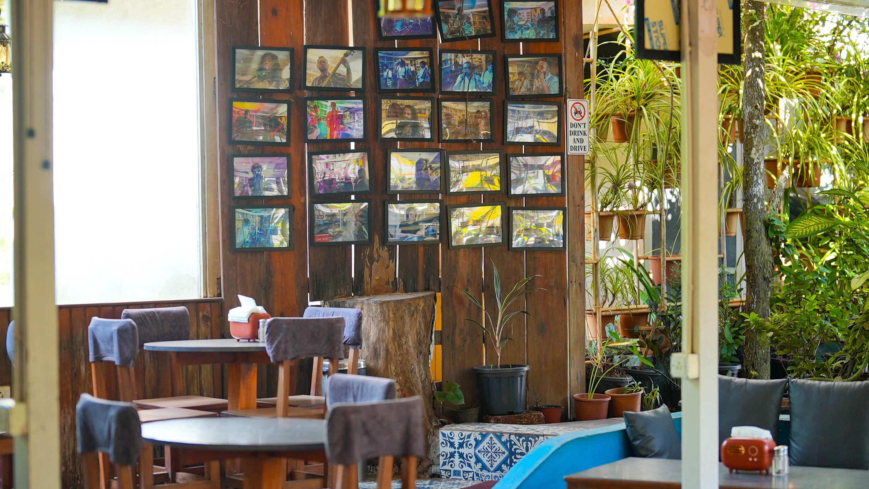 Anjoned Hostel & cafe - Tap to explore photos