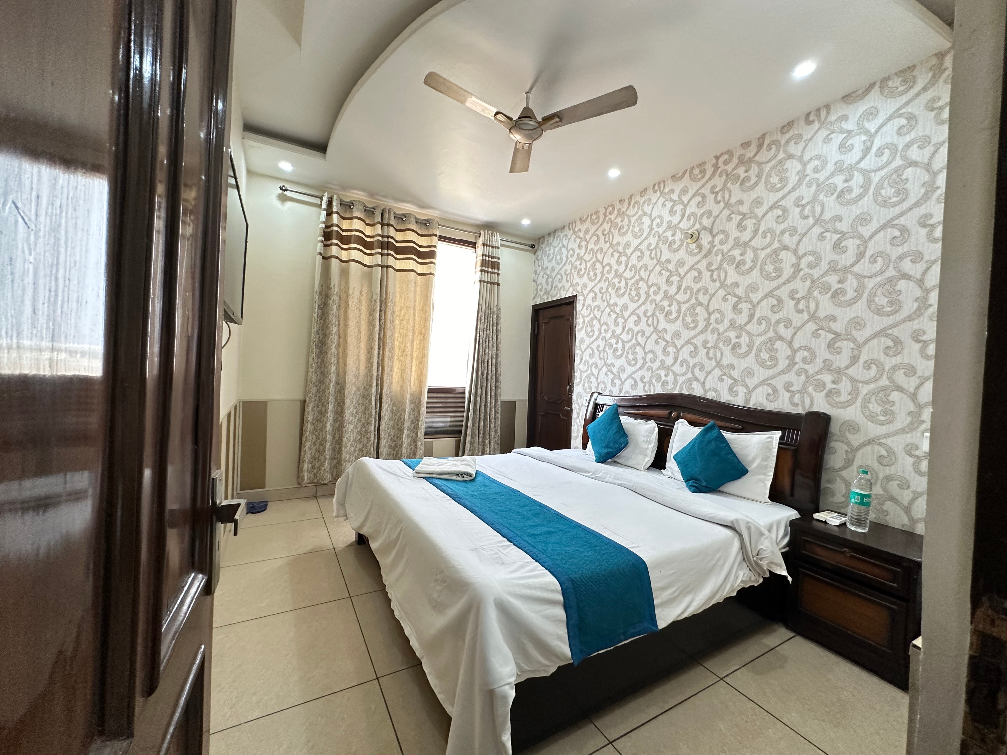 Hotel Vasdeva - Tap to explore photos