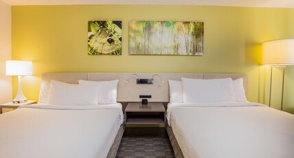 HILTON GARDEN INN ORANGE BEACH Room Type - 2 QUEEN BEDS POOL BEACH VW