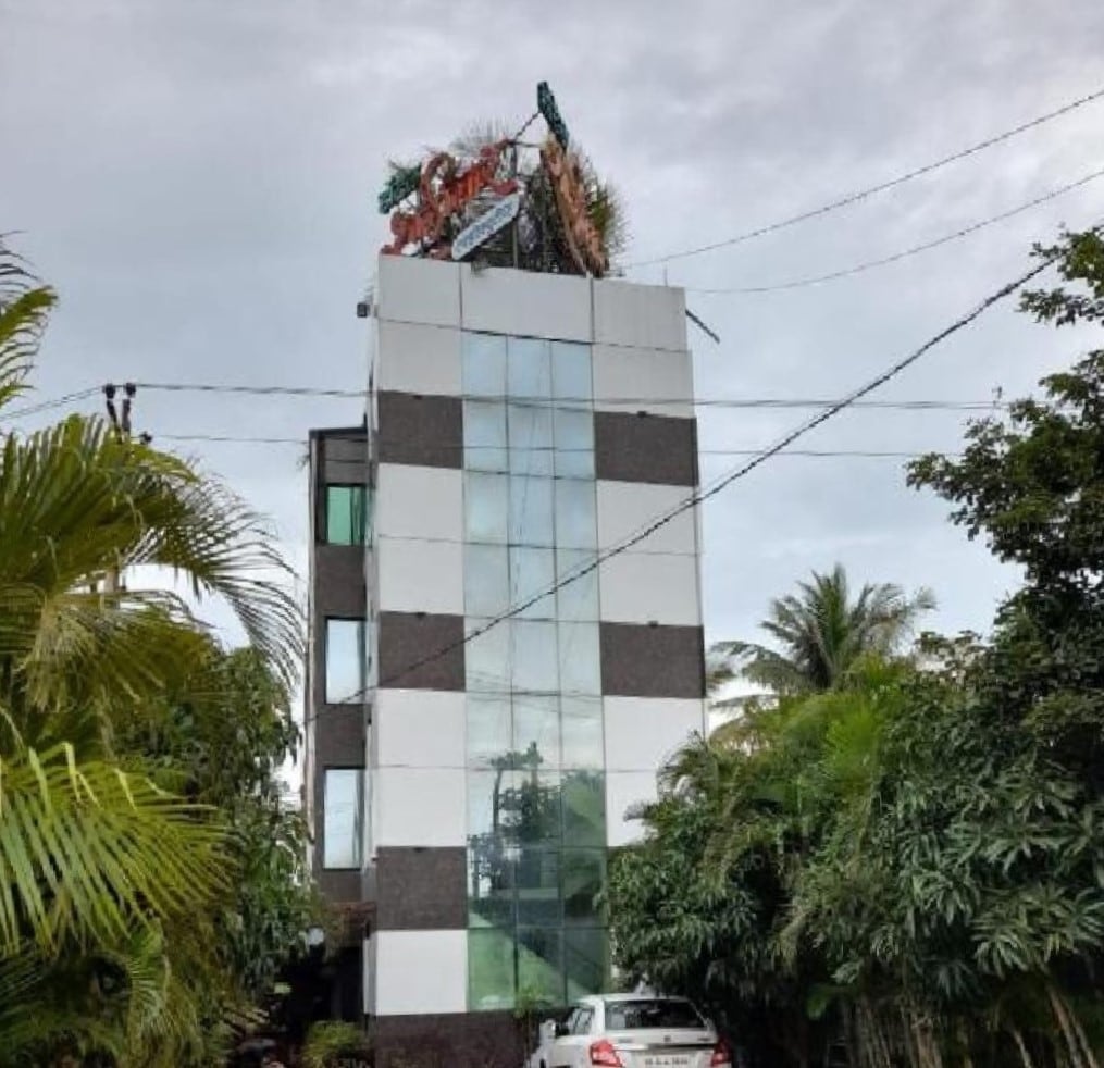 Hotel Shalimar Executive - Tap to explore photos