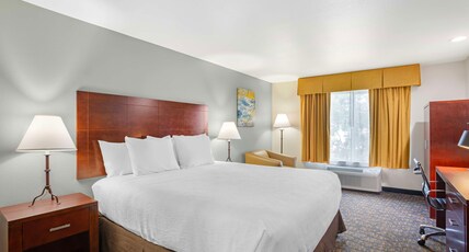 Best Western Plus Villa Del Lago Inn Room Type - Accessible - 1 King, Mobility Accessible, Bathtub, Microwave And Refrigerator, Wi-Fi, Non-Smoking, F Best Western Plus Villa Del Lago Inn Room Type - Accessible - 1 King, Mobility Accessible, Bathtub, Microwave And Refrigerator, Wi-Fi, Non-Smoking, F