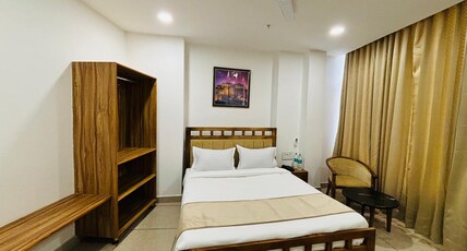 Hotel Runway Inn Room Type - Deluxe Room