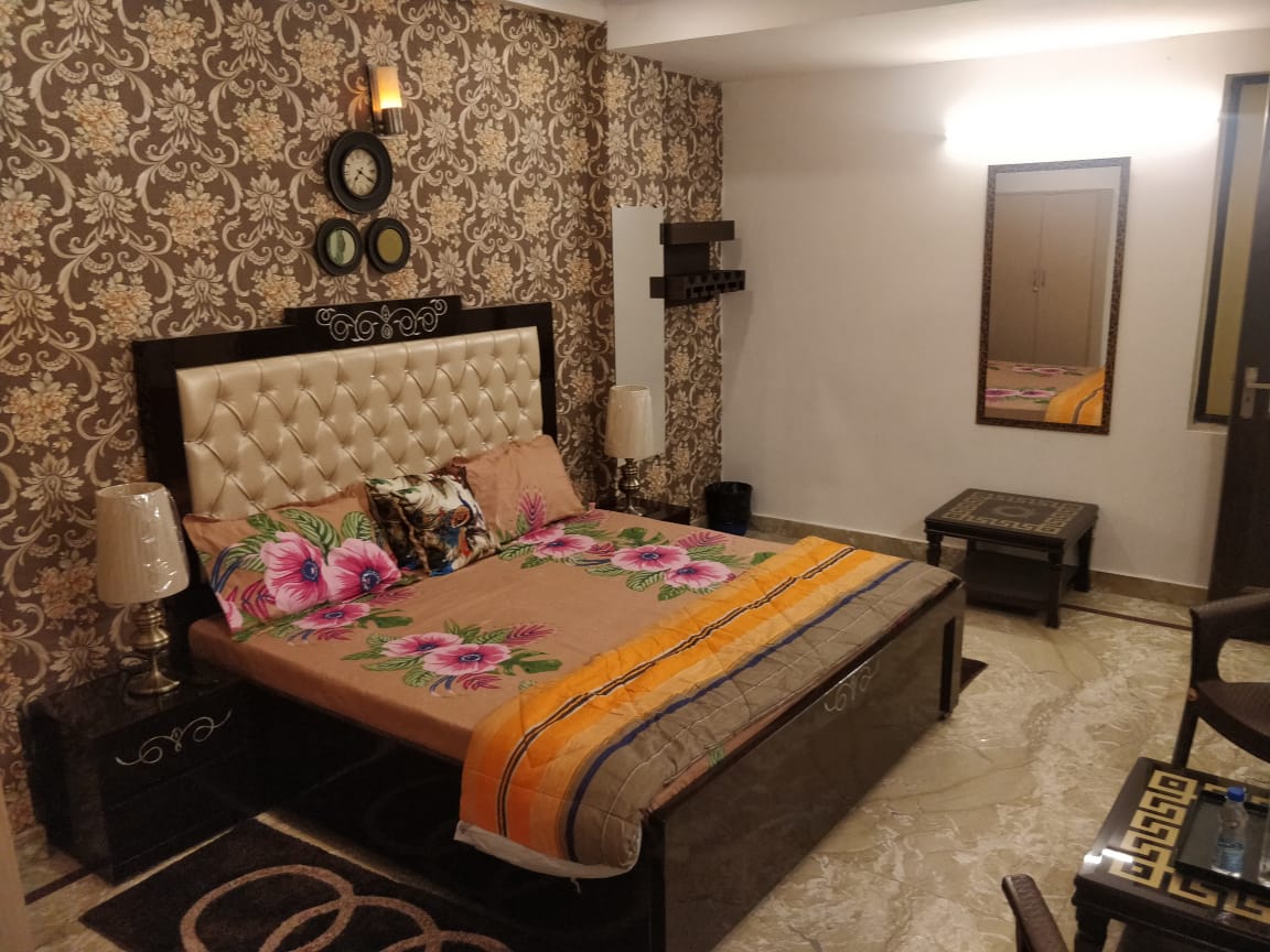 DEER PARK HOMESTAY - ll - Tap to explore photos