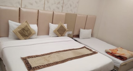 Hotel Wall City 55 near NDLS Station & Connaught Place Room Type - Deluxe Triple Room