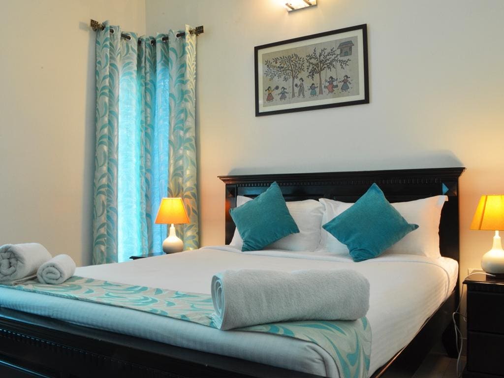 Luxtay Suites Apartment | Rooms & Caretaker - Tap to explore photos