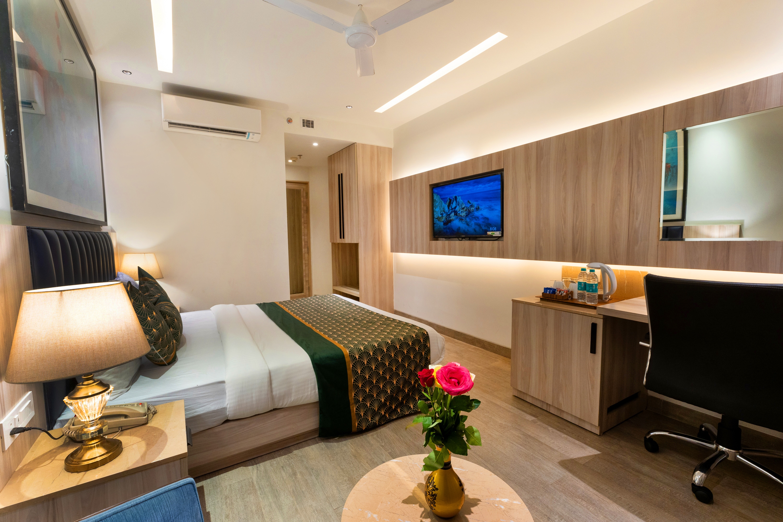 OPO The Royal Residency @ IGI Delhi Airport - Tap to explore photos