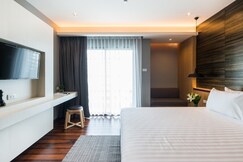 Sea Me Spring Tree Hotel