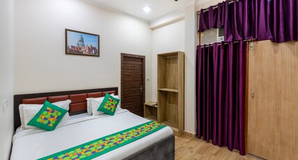 Treebo Om Shree Banaras Room Type - Economy Room