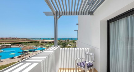 M Room Type - Deluxe Room With 2 Twin Bed Side Sea