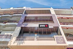 Address of OYO 822781 Royal Paradise