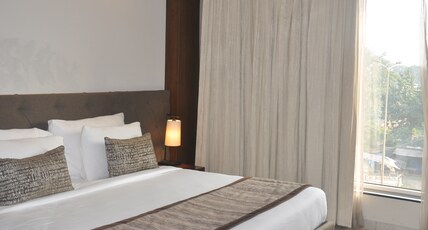 PAHADI CONVENTION Room Type - Executive Room With Balcony