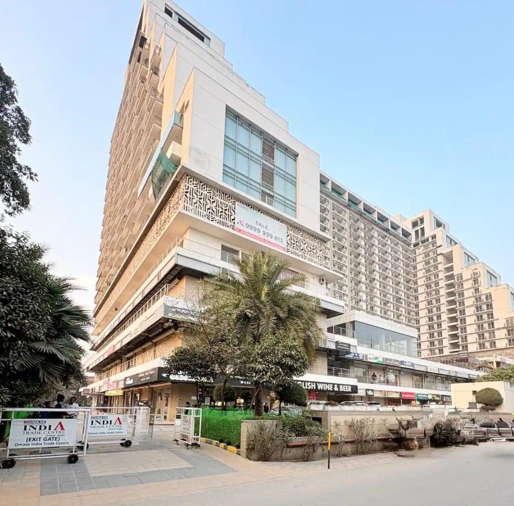 Luxury Studio in Greater Noida Near Expo Mart - Tap to explore photos