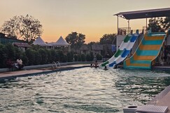 REET PARADISE RESORT