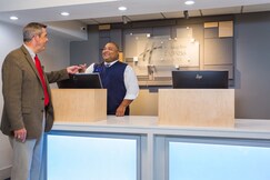 Holiday Inn Express & Suites Wilmington-University Center