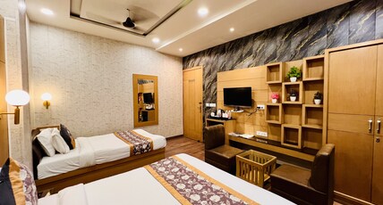 The KING HAWK Nearby GOLDEN TEMPLE Room Type - Executive Triple Room