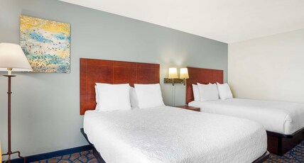Best Western Plus Villa Del Lago Inn Room Type - Accessible - 2 Queen, Mobility Accessible, Bathtub, Microwave And Refrigerator, Wi-Fi, Non-Smoking, Best Western Plus Villa Del Lago Inn Room Type - Accessible - 2 Queen, Mobility Accessible, Bathtub, Microwave And Refrigerator, Wi-Fi, Non-Smoking,