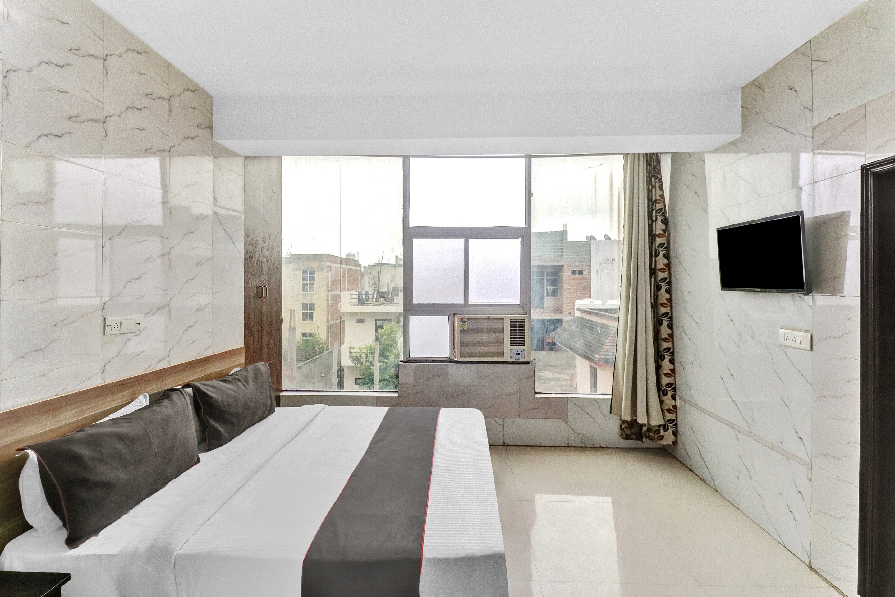 OYO 83030 Delight House - Tap to explore photos