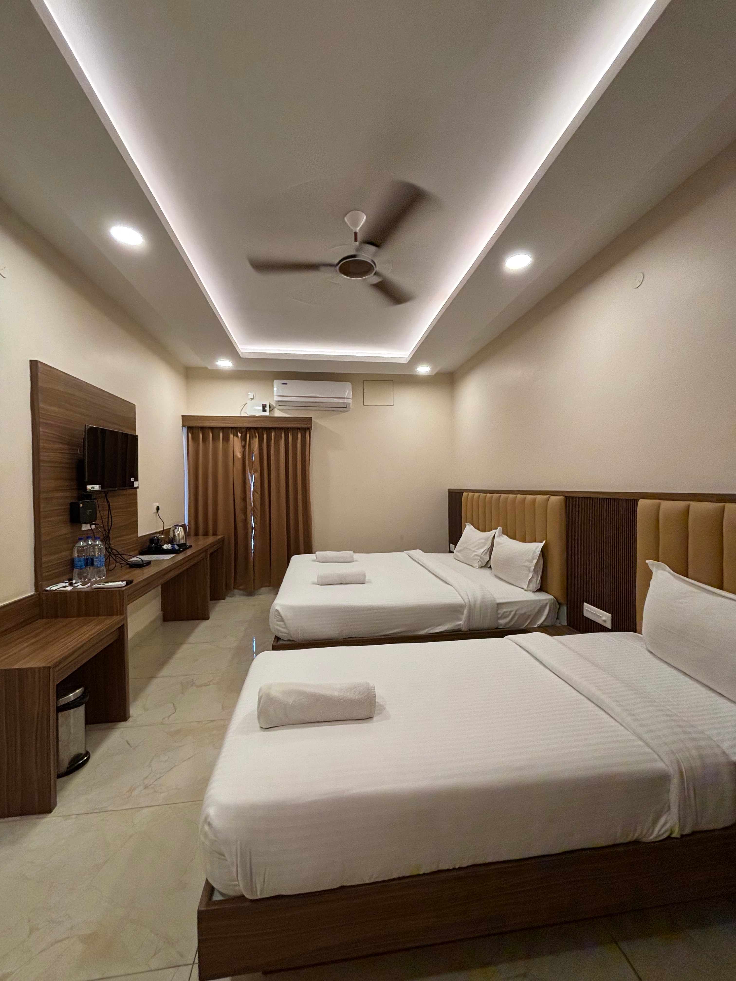 Hotel Saesha International - Tap to explore photos
