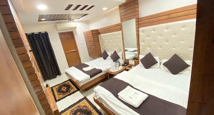 Hotel Nakoda Palace (Near Railway Station), Ujjain Room Type - Four Bed AC Room Hotel Nakoda Palace (Near Railway Station), Ujjain Room Type - Four Bed AC Room