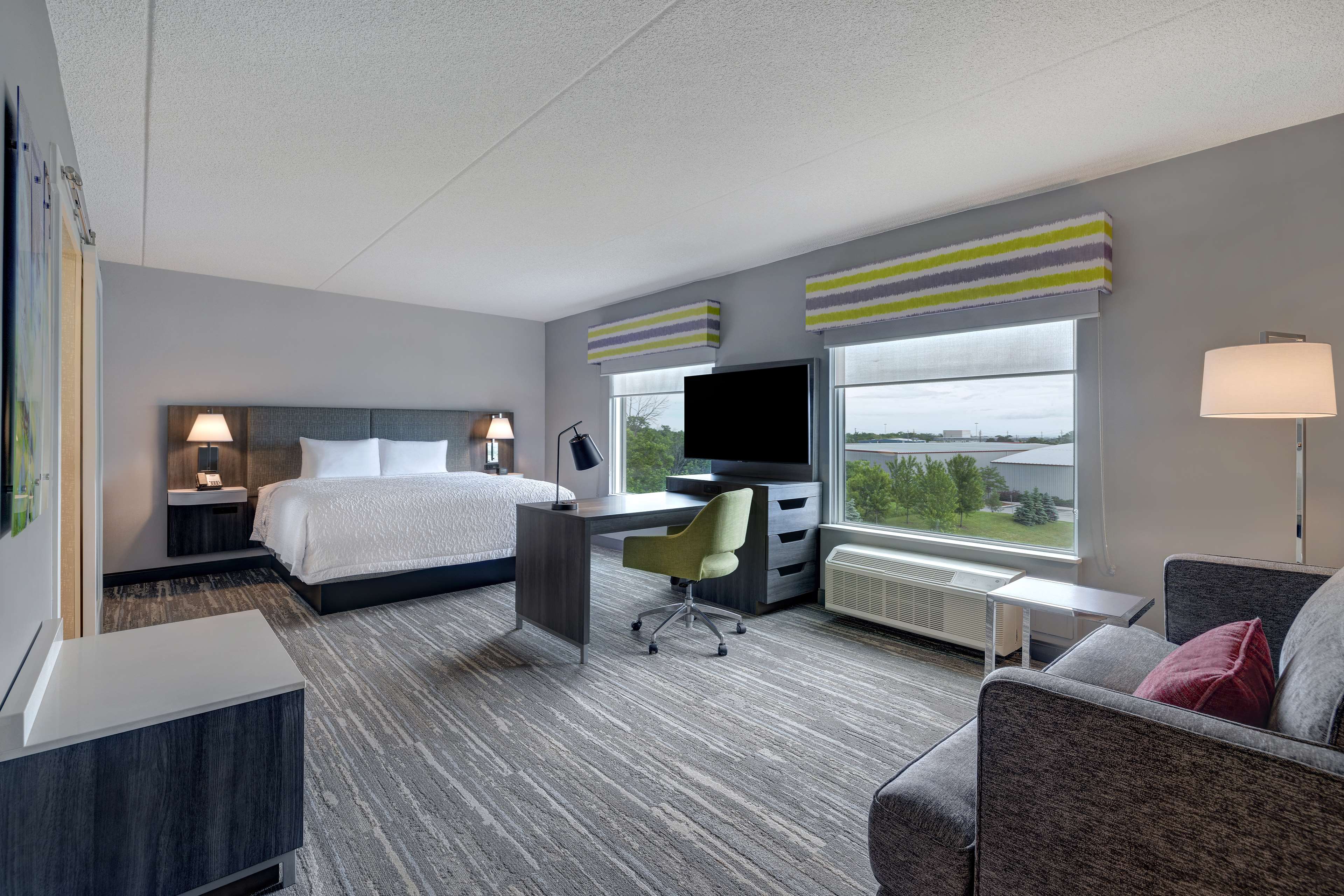 Hampton Inn & Suites by Hilton Burlington Toronto - Tap to explore photos