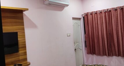 Hotel Medanta Inn Room Type - AC Deluxe Room