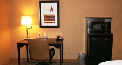 Hampton Inn & Suites Barstow Room Type - 1 KING BED NONSMOKING