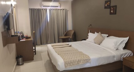HOTEL MAHARANI Room Type - DELUXE AC ROOMS