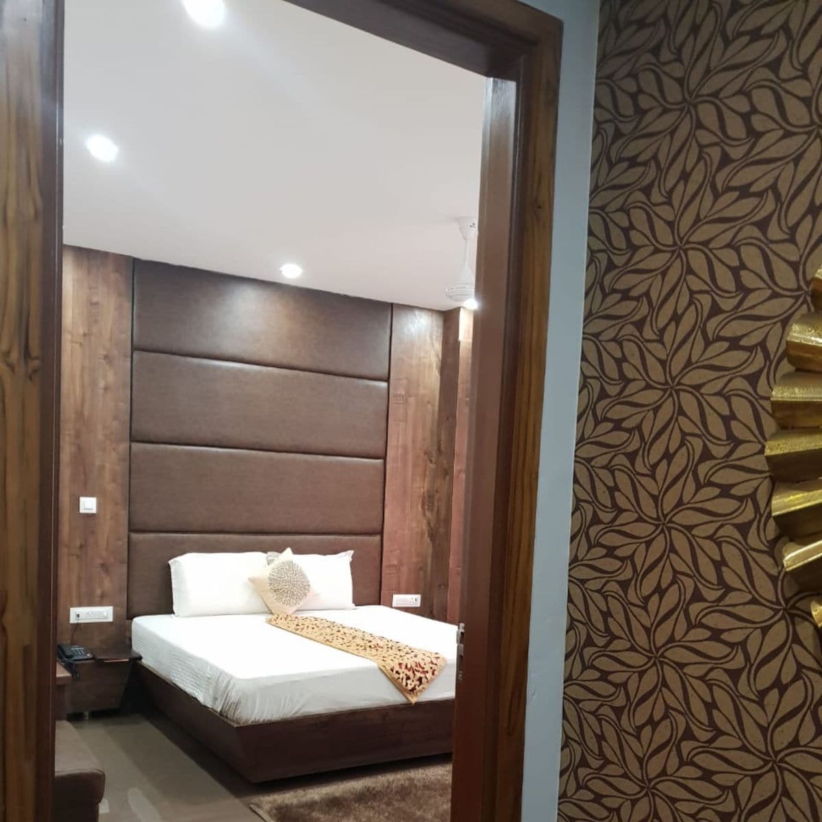 Hotel Posh - Tap to explore photos