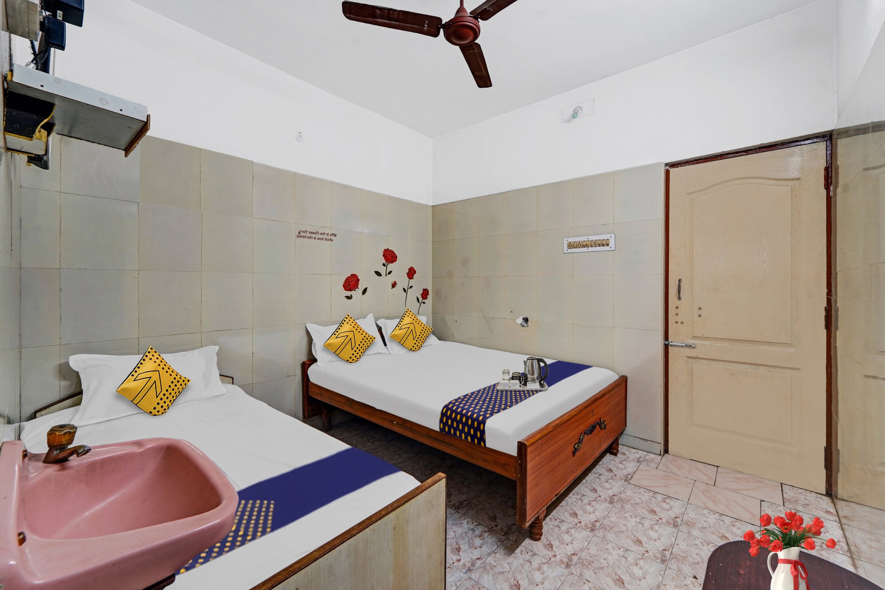 Hotel O NEW GOLDEN STAR GUEST HOUSE - Tap to explore photos