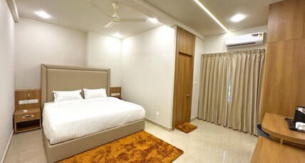 Mabbit Suites next to Meithra Hospital Room Type - Deluxe Room