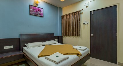 Hotel Radhakrishna Room Type - Deluxe Room Non AC Hotel Radhakrishna Room Type - Deluxe Room Non AC