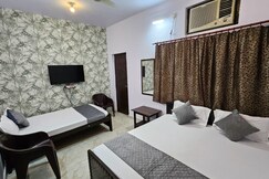 Mandakini Tatt Homestay | Near Kashi Vishwanath