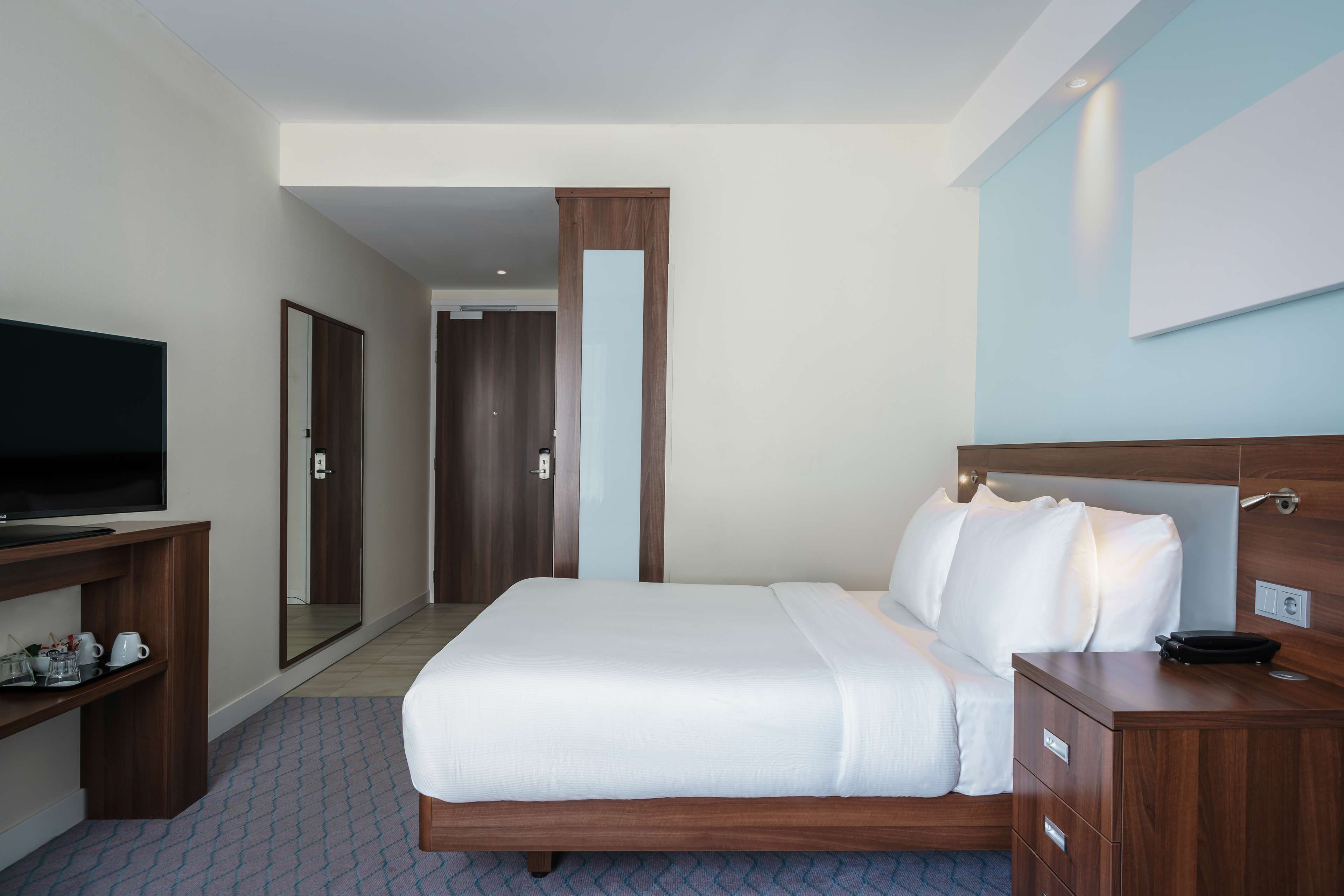 Hampton by Hilton Amsterdam Centre East - Tap to explore photos