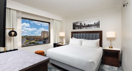 DoubleTree by Hilton Houston Medical Center Hotel & Suites Room Type - 1KG JR STE ACC TUB KITCHEN