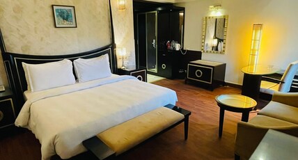 Venizia Sarovar Portico Room Type - Premium Room - 1 Double Bed 38SQM Free WiFi