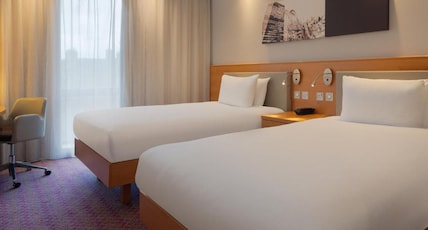 Hampton by Hilton London Waterloo Room Type - TWIN ROOM NON SMOKING WITH CITY VIEW Hampton by Hilton London Waterloo Room Type - TWIN ROOM NON SMOKING WITH CITY VIEW