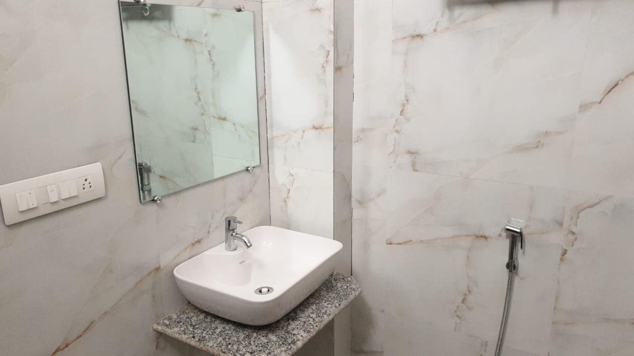 HOTEL VR - Tap to explore photos