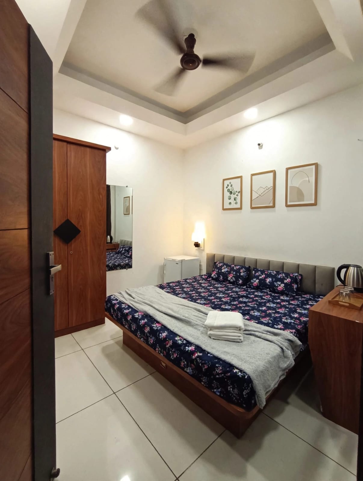 The Boss House 2 Studio Apartment - Tap to explore photos