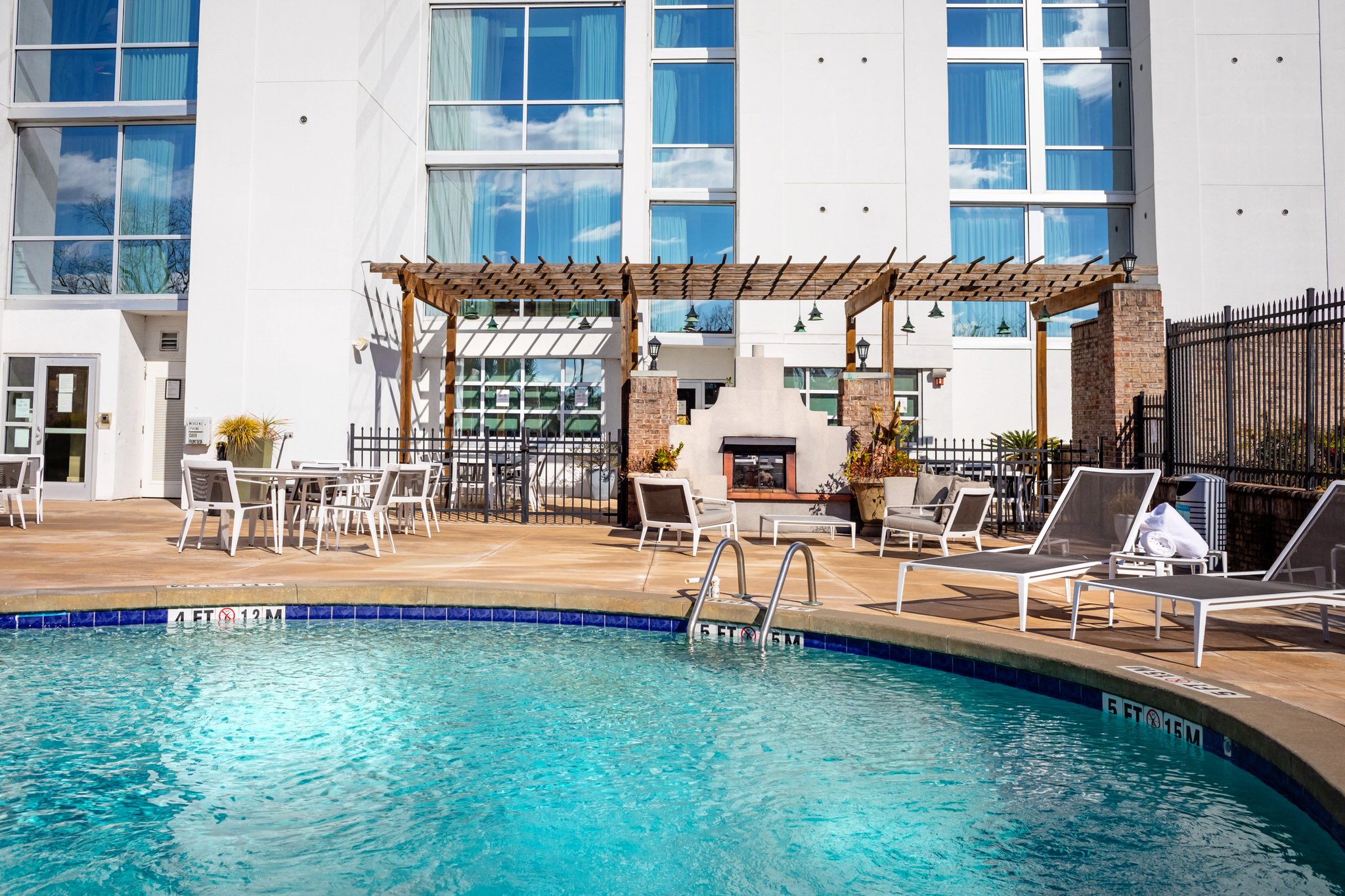 Crowne Plaza Charleston - Tap to explore photos