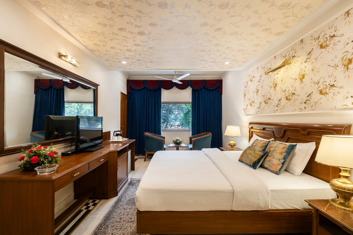 HOTEL KWALITY REGENCY - Tap to explore photos