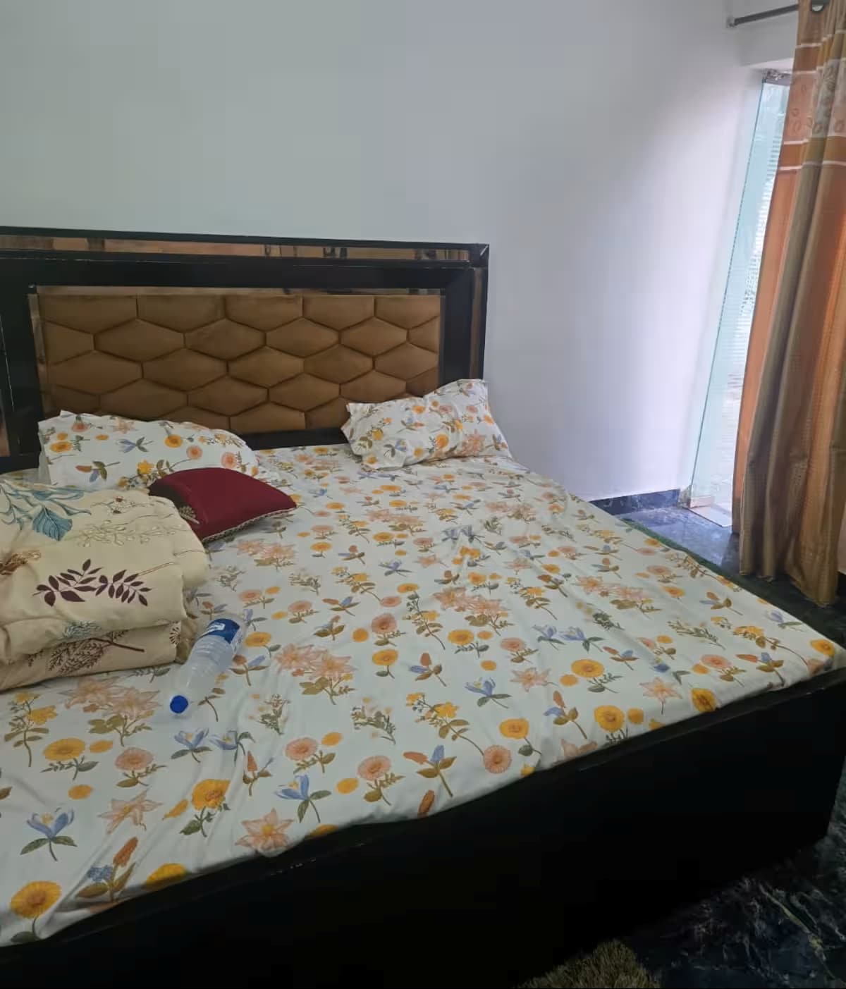 Walias Croft 3 Private rooms Pool City break - Tap to explore photos