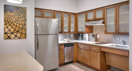 Staybridge Suites Lehi -  Traverse Ridge Center Room Type - 1 King 1 Qn 2 Bdrm Ste Comm Access Tub