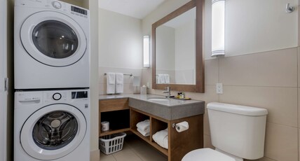Best Western Plus Sawridge Suites Room Type - Suite-1 Queen Bed, Non-Smoking, Kitchenette, Washer And Dryer, Shower Only, Full Breakfast