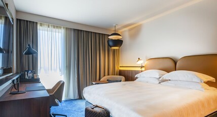 Crowne Plaza NICE - GRAND ARENAS Room Type - 1 King Bed Premium Sea Side