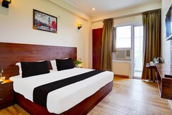 Hotel O THE VIRAAJ BANQUET & HOTEL