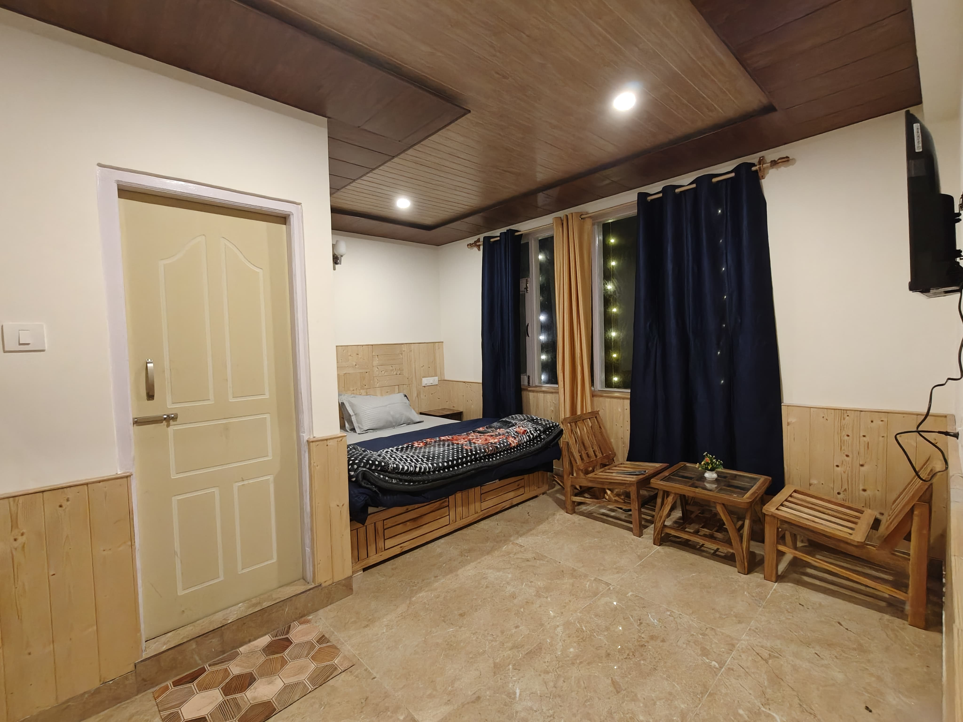 Hils&Paw - Tap to explore photos